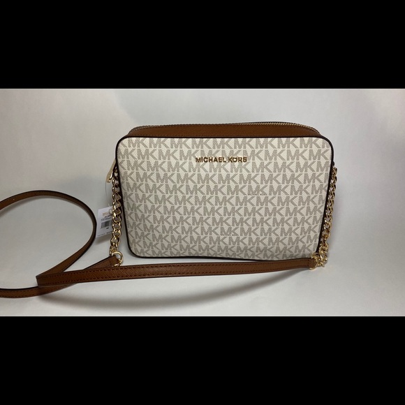 selling my sling bag - Picture 3 of 4